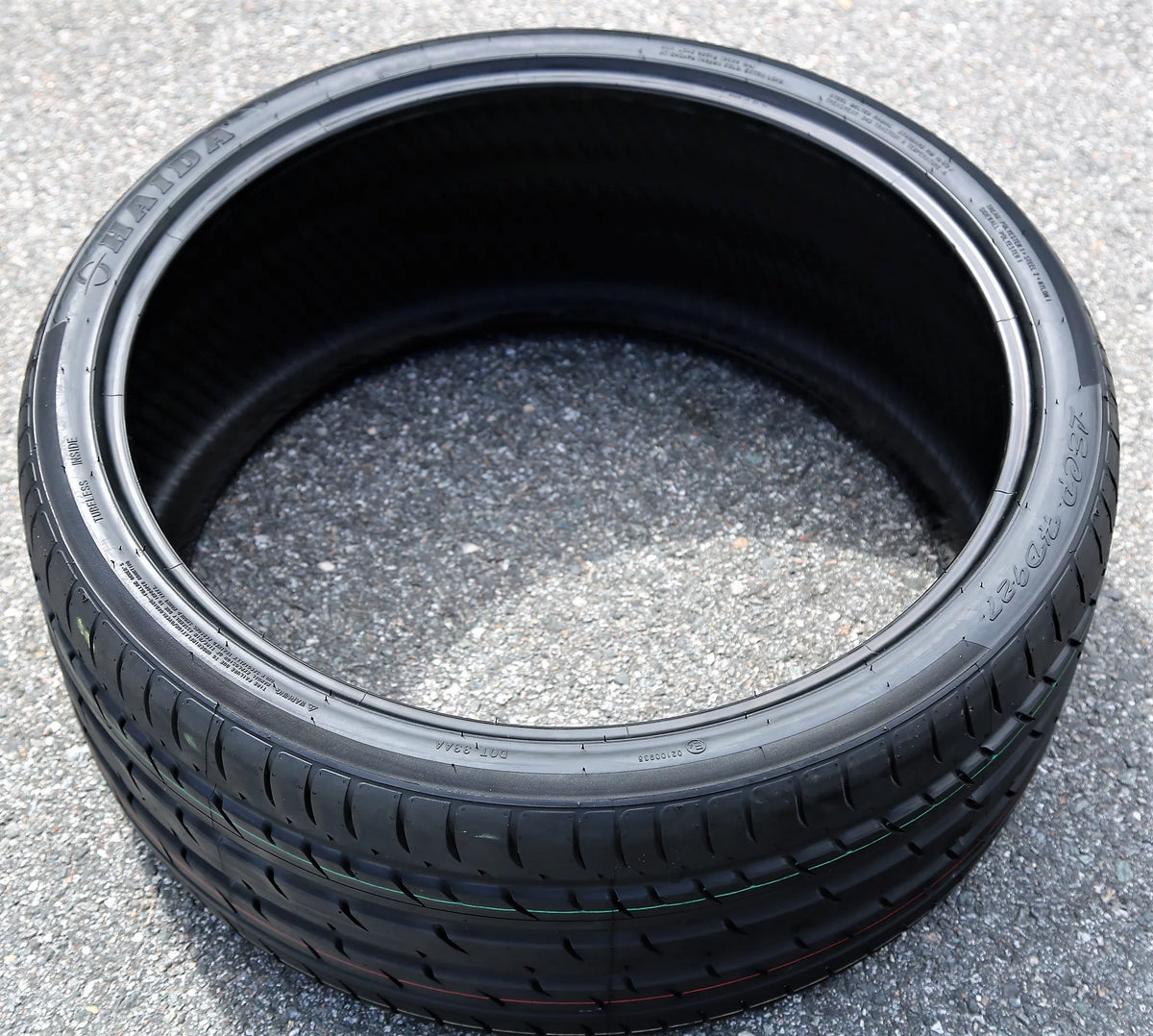 265/40R21 High Performance Tire O587