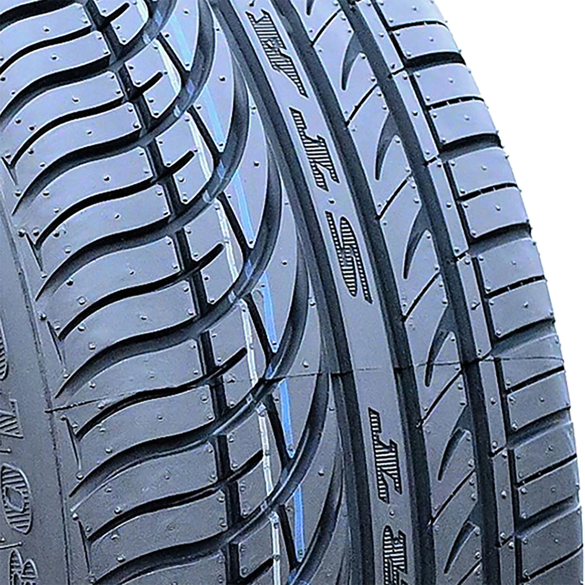 225/50ZR17 98W XL All Season Performance Tire O779429