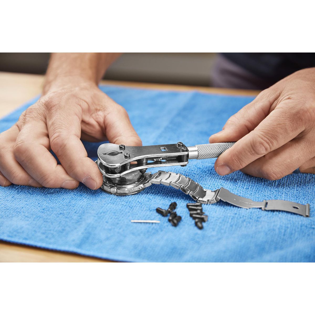 Watch Case Opener B437497
