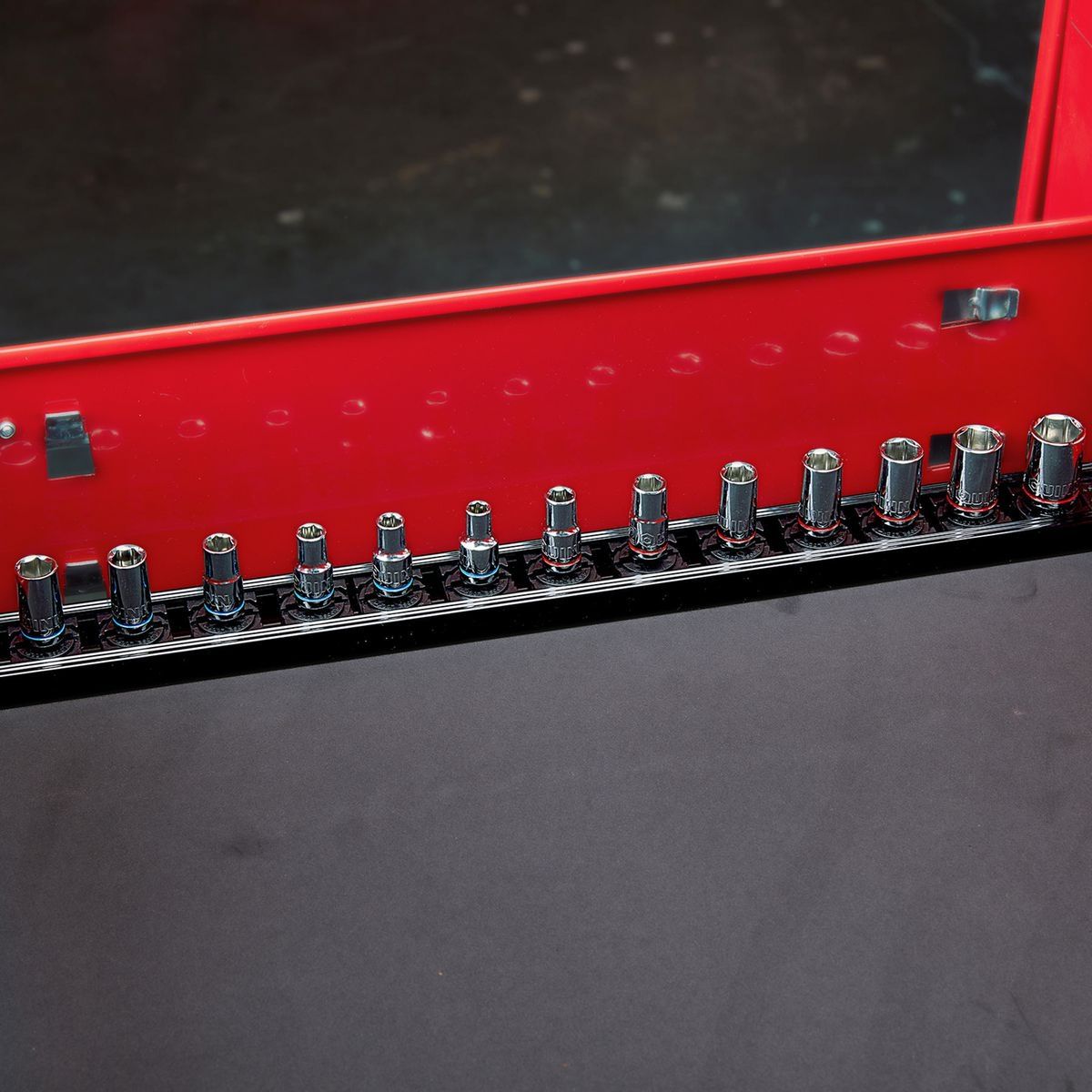 1/4 in. Magnetic Socket Rail with Twist Lock L386881