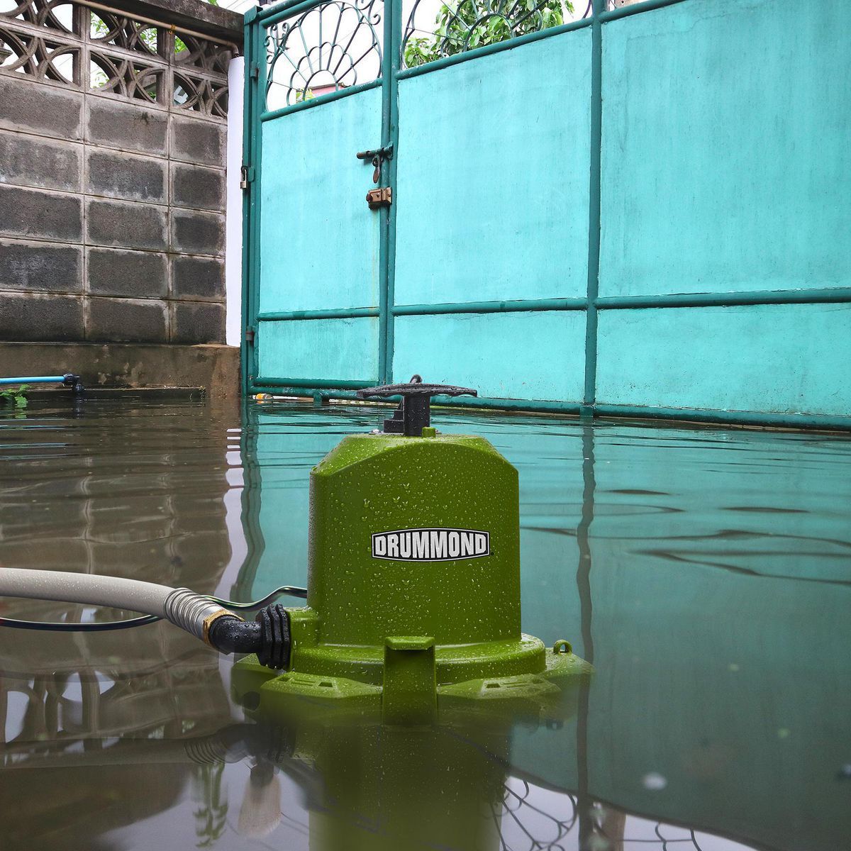 1/8 HP Multidirectional Submersible Utility Pump Z554