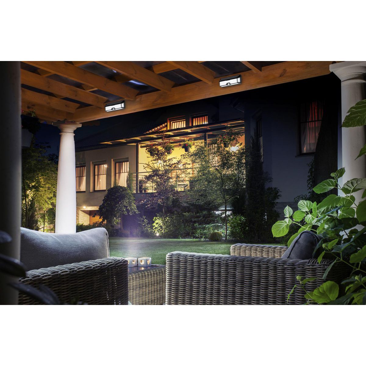 1000 Lumen Solar Powered Motion Activated Waterproof Security Light D93478