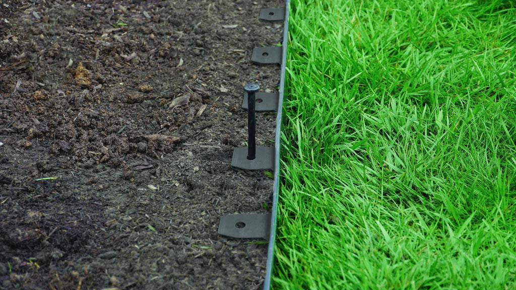 Black Plastic Edging 30 ft. with Spikes H9461