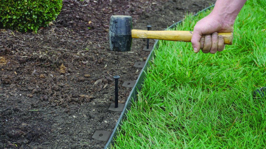 Black Plastic Edging 30 ft. with Spikes H9461