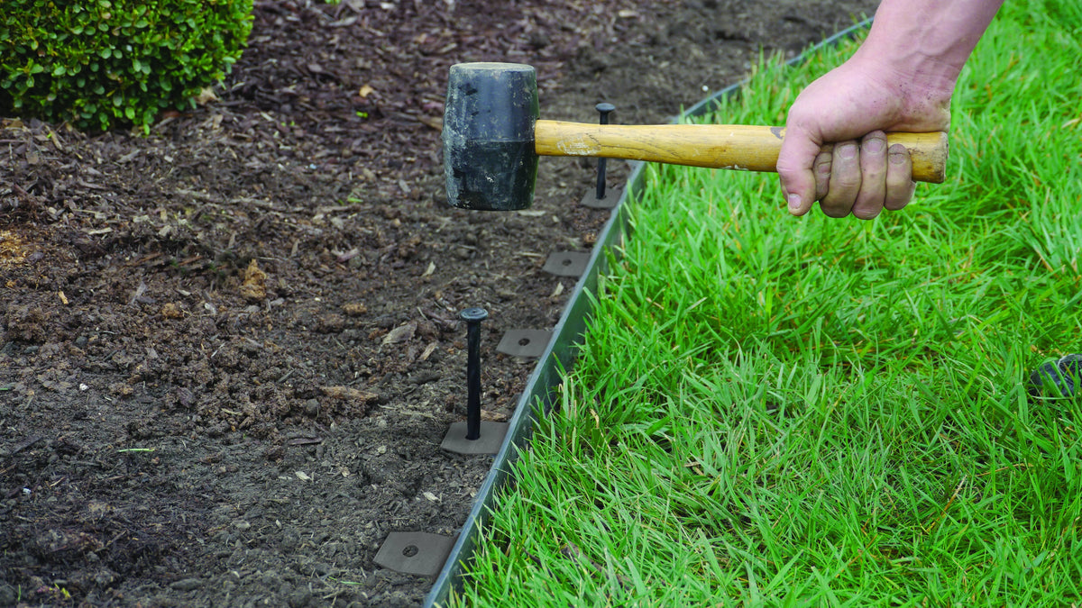 Black Plastic Edging 30 ft. with Spikes H9461